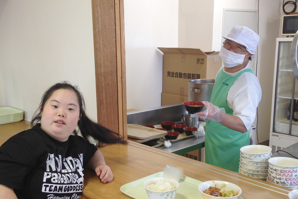 配膳作業の写真