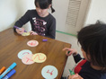 放課後等デイサービス太陽の家より「卒業生へのプレゼント製作!」の報告です。