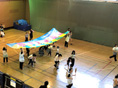 太陽の家 しいの実学園より「体育館で親子行事「合同リズム」を行いました」の報告です