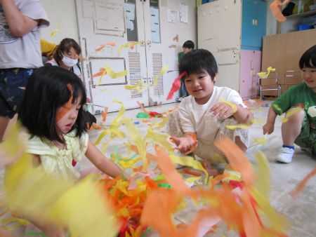 太陽の家 しいの実学園から　さくら紙遊び