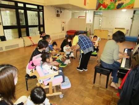 太陽の家 しいの実学園から　りんご組のリトミックを行ないました♪