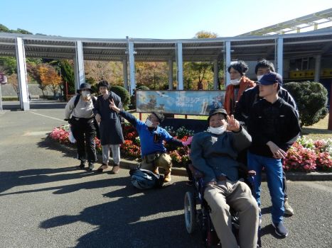 太陽の家藤の実学園より　お出かけツアー（みずき班）の報告です。