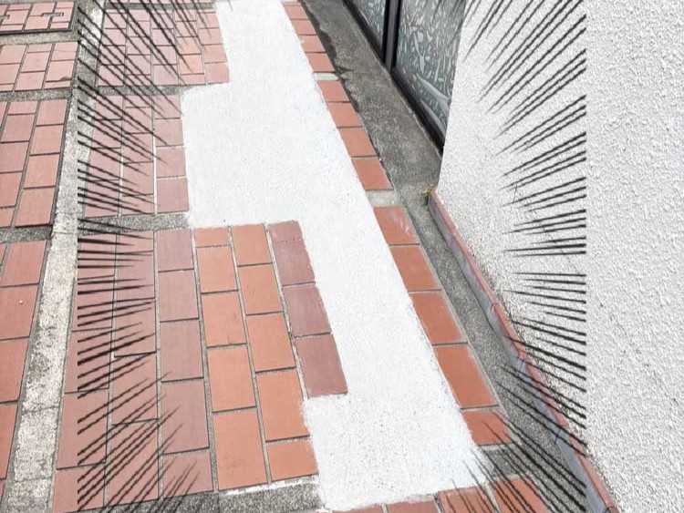 太陽の家運営管理室より　レンガのひび割れを修繕しました！