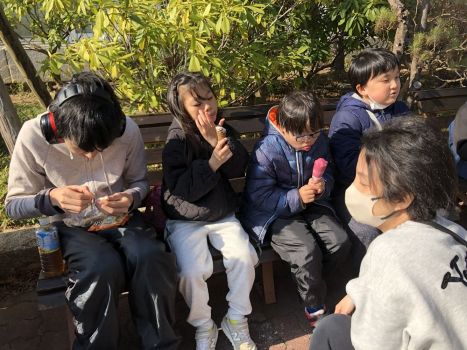 放課後等デイサービス太陽の家 ほっとスペースより　どんぐりとの交流会の報告 です。