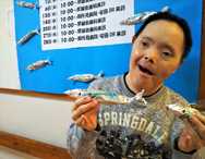 湘南希望の郷より　「泳げ！サンマたち！」