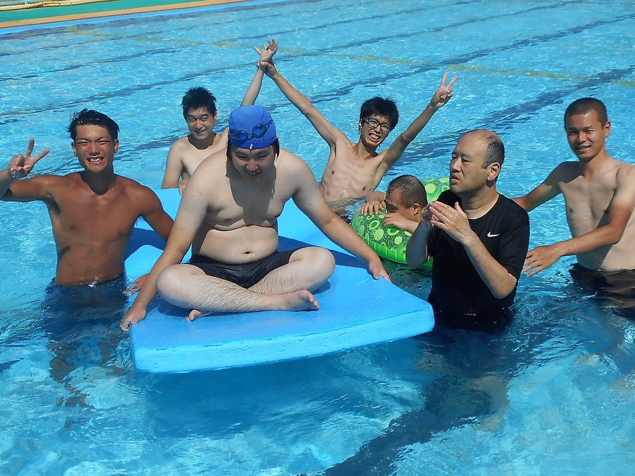 太陽の家藤の実学園より「夏だ!!プールだ!」の報告です!