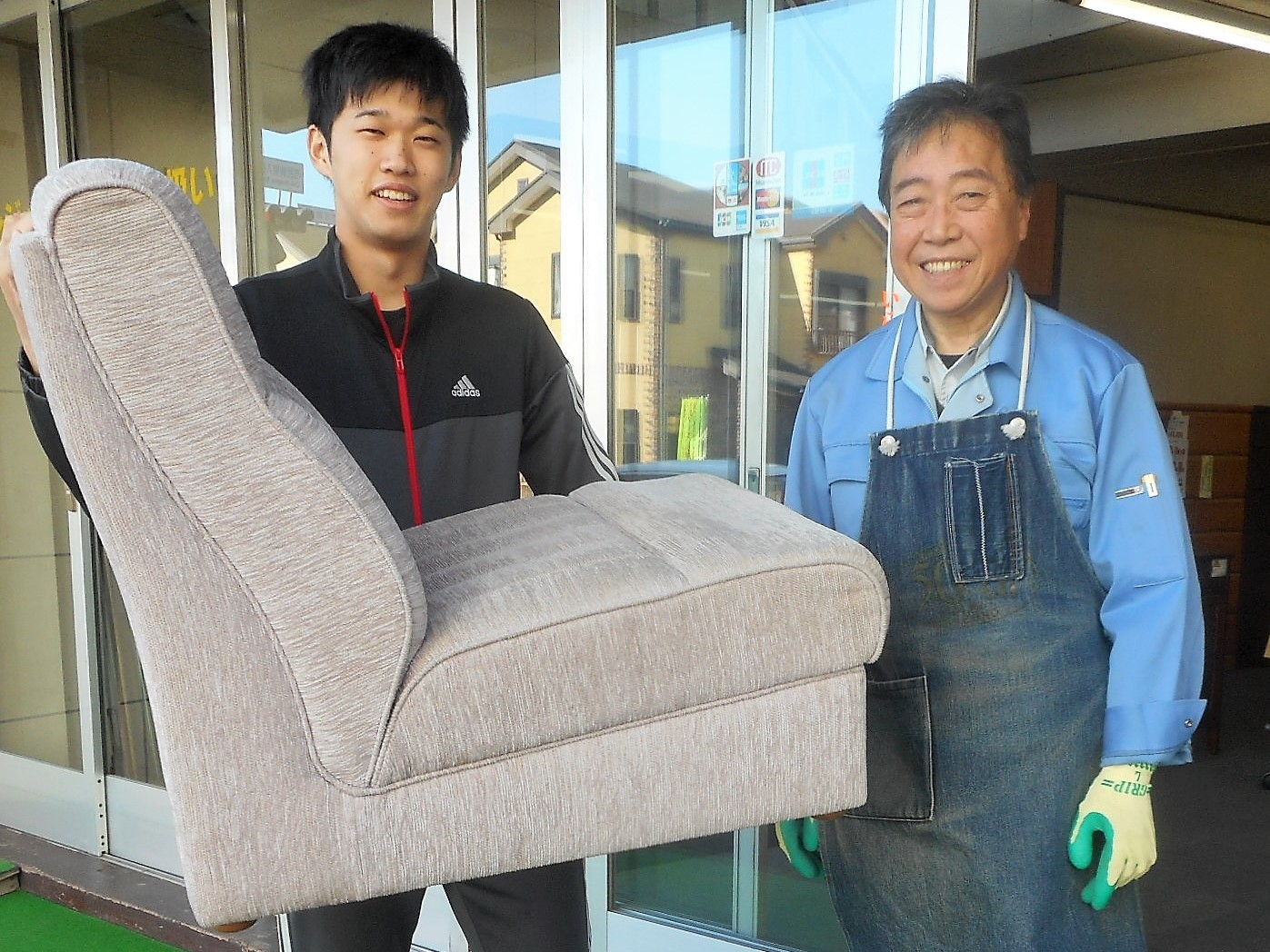 太陽の家藤の実学園より「よしのや家具店様からソファーのご寄付をいただきました!」の報告です!