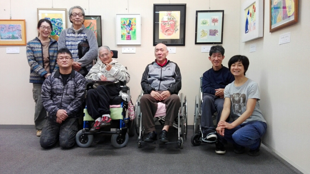 湘南希望の郷から「明大チャリティアート展見学」の報告です。