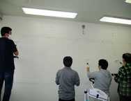 太陽の家藤の実学園より「職員みんなでペンキ塗り！！」のご報告です！
