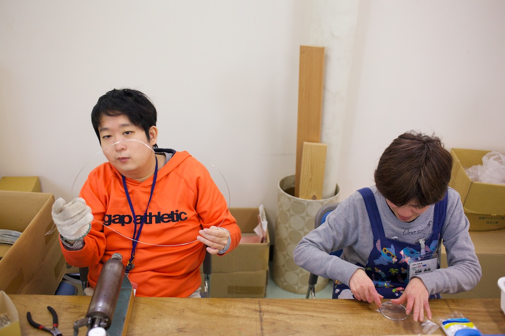 作業をする利用者さん