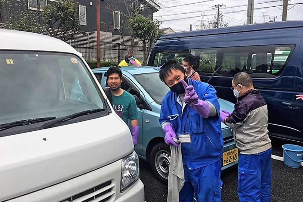 洗車する利用者さん