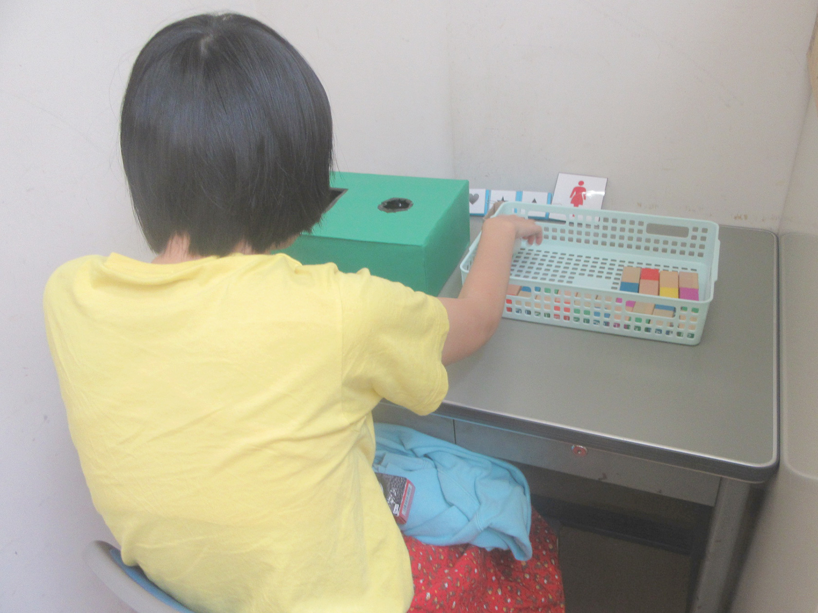 自立課題に取り組む利用者さんの写真
