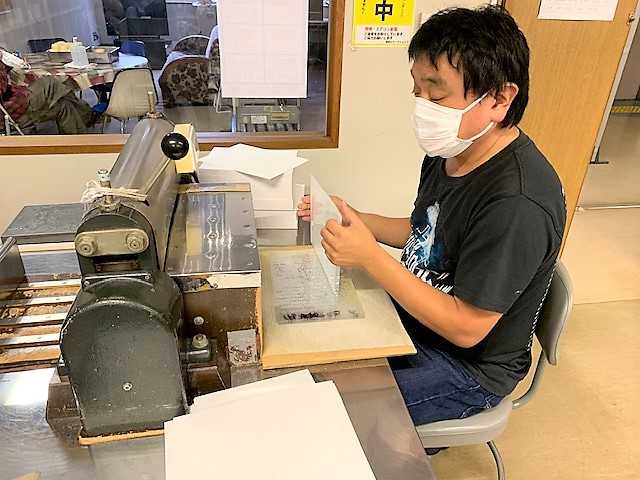 点字印刷の作業風景写真