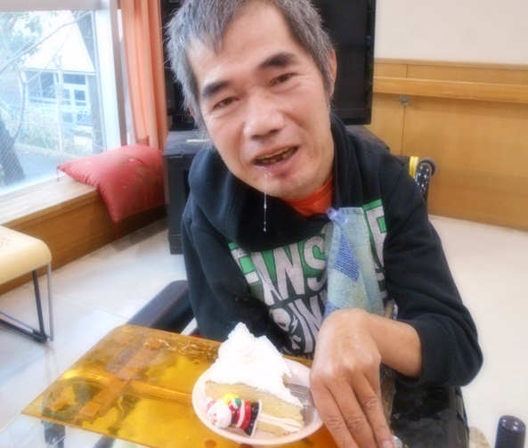 湘南希望の郷から いすゞ自動車株式会社藤沢工場様よりクリスマスケーキをいただきました の報告です お知らせ 社会福祉法人 光友会 神奈川県藤沢 市 横浜市磯子区 障害者福祉